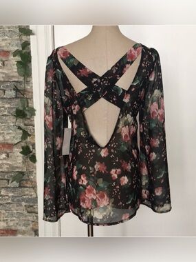 🌸 TOBI a beauty surprise back & semi sheer bell sleeves black w pink flowers XS